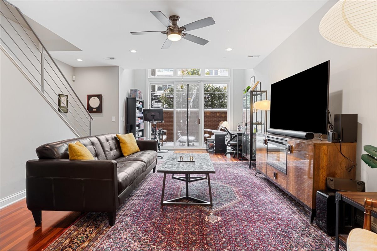 Building Photo - 1018 N Hermitage Ave