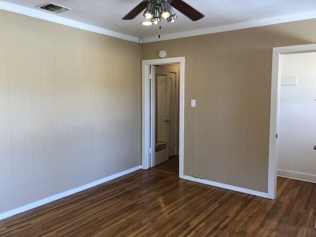 Building Photo - 507 E Cypress St