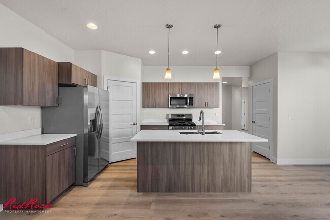 Building Photo - NEW 3 Bedroom Townhome in Washington!