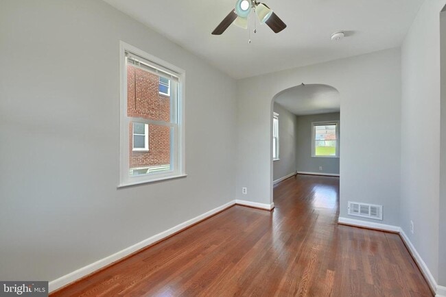 Building Photo - 530 47th St