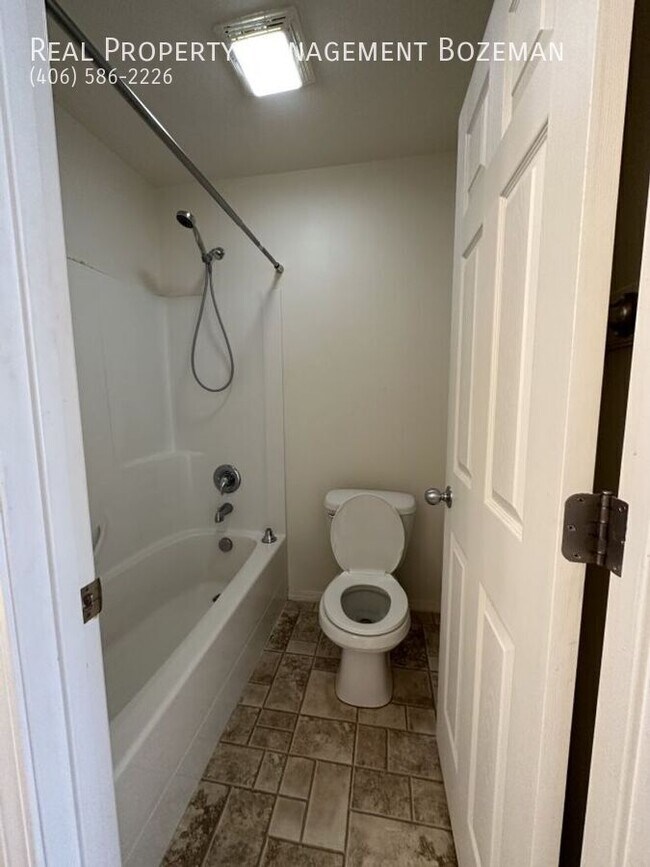 Building Photo - 1112 Longbow Ln