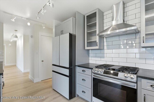 Building Photo - 5265 NY-9G