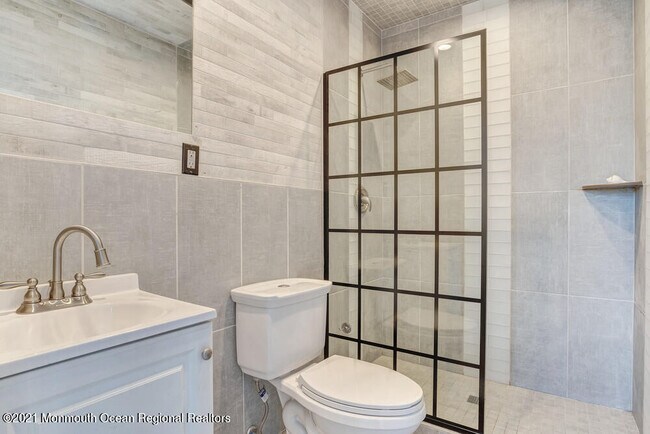 Building Photo - 903 Ocean Ave N