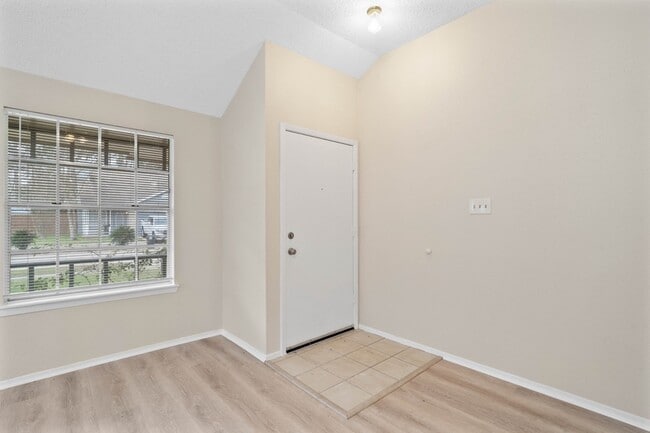 Building Photo - 23302 Summer Pine Dr