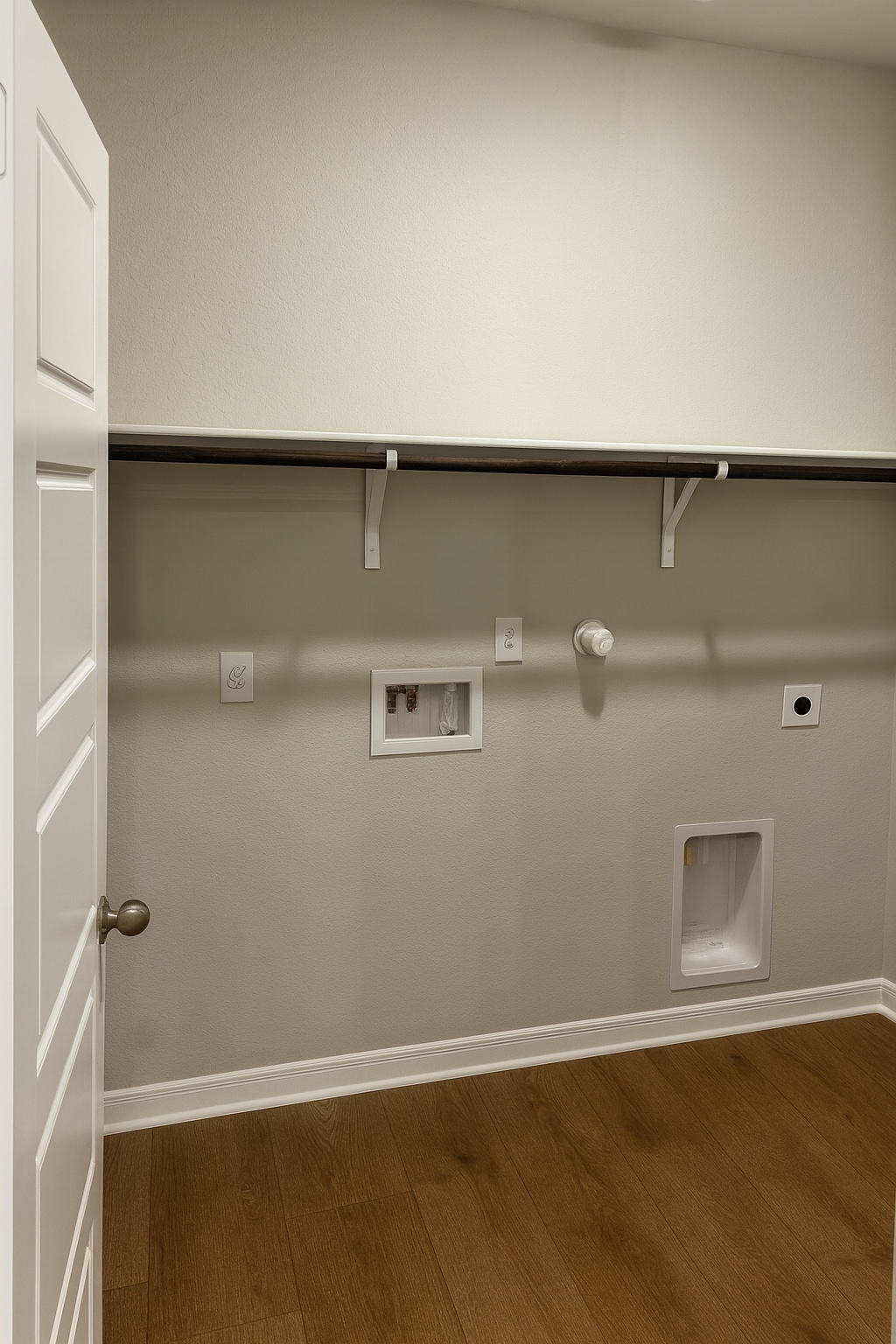 Building Photo - 463 Nespral Dr