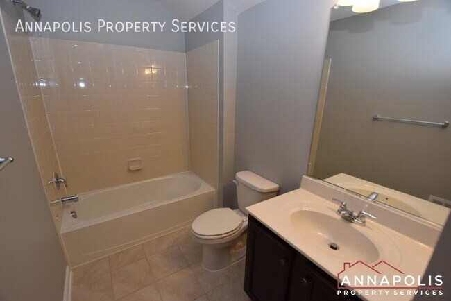 Building Photo - 8289 Meadowood Dr