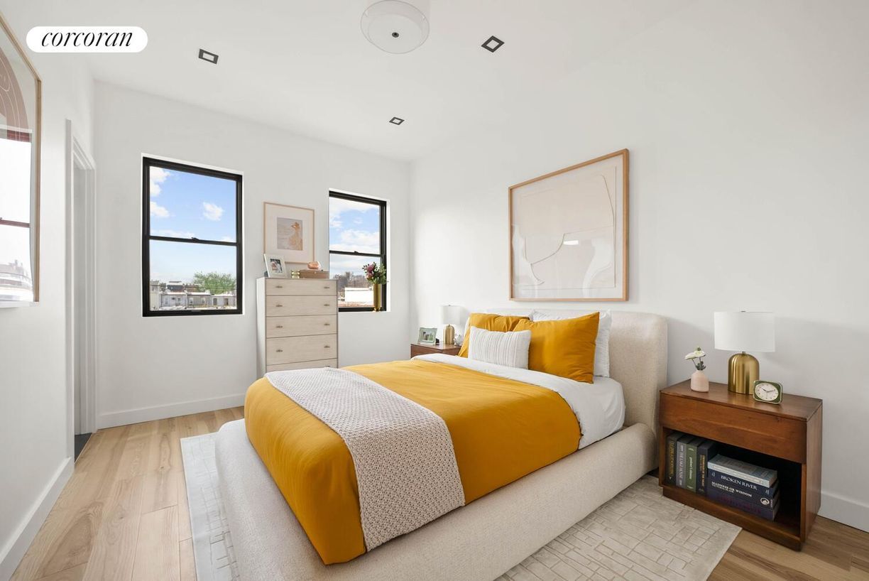 Building Photo - 232 27th St