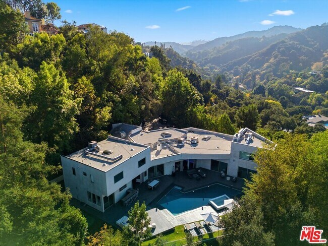 Building Photo - 2666 Hutton Dr