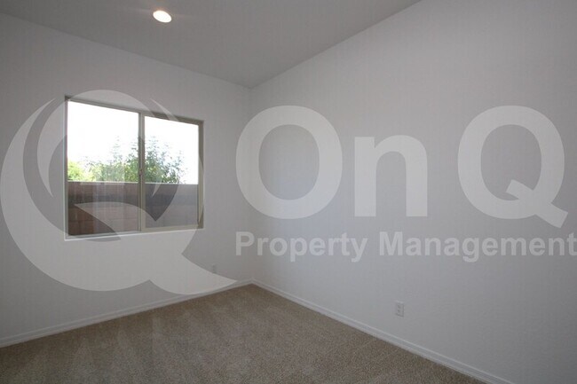 Building Photo - 8717 W Vista Ave