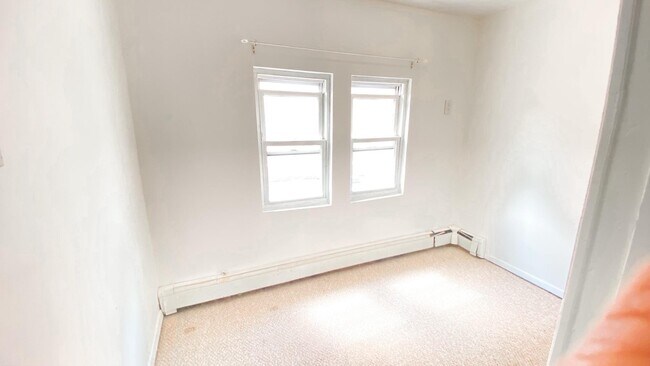 Building Photo - 160-11 72nd Ave