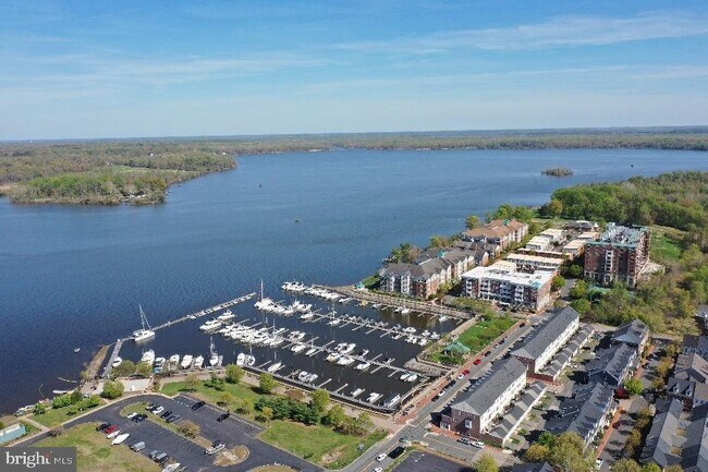 Building Photo - 596 Watermans Dr