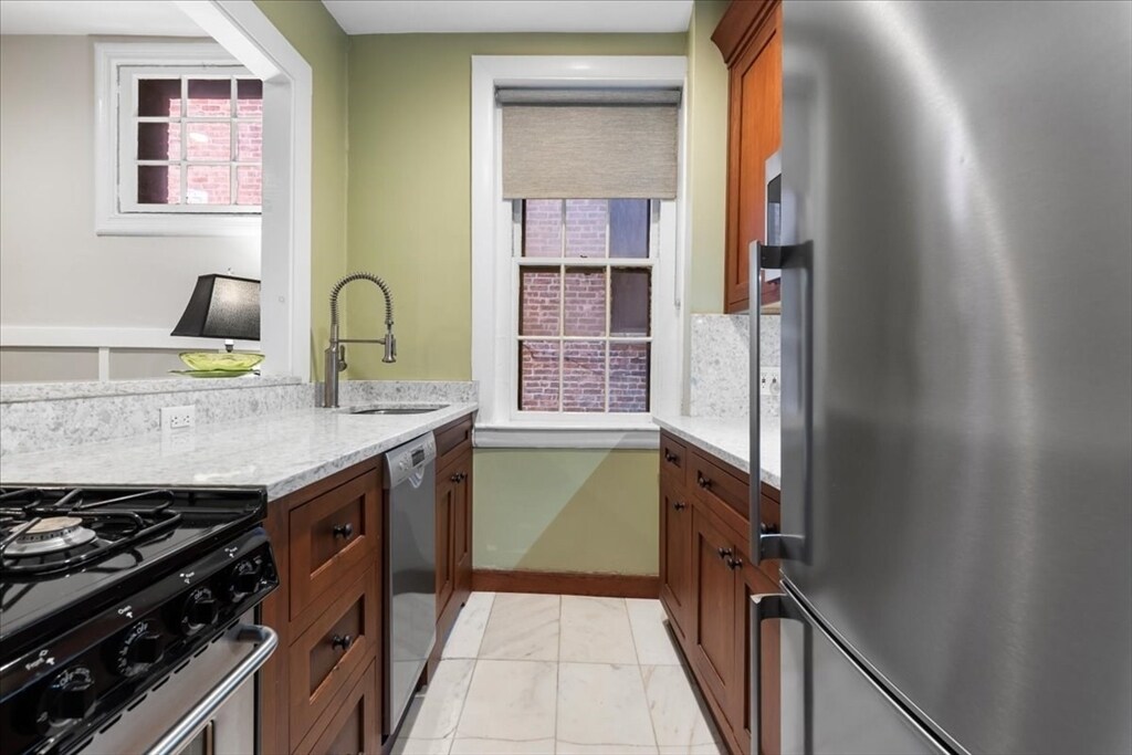 Building Photo - 80 West Cedar St