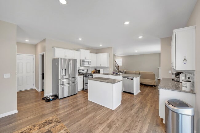 Building Photo - 207 Bridlewood Ln