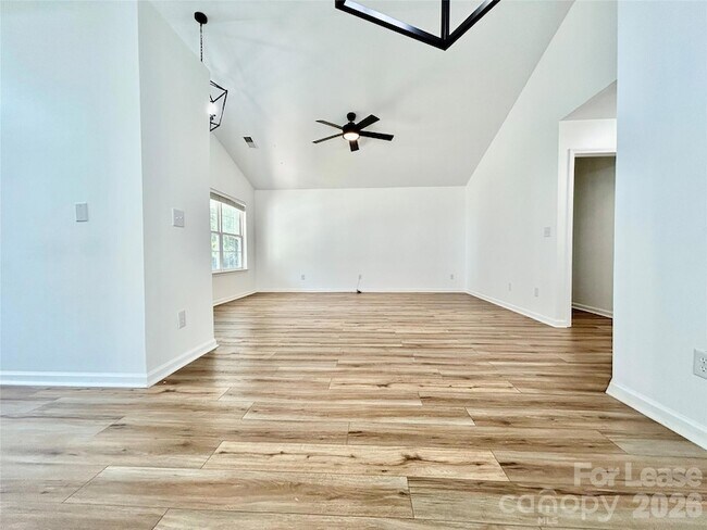 Building Photo - 332 Cassidy Ln