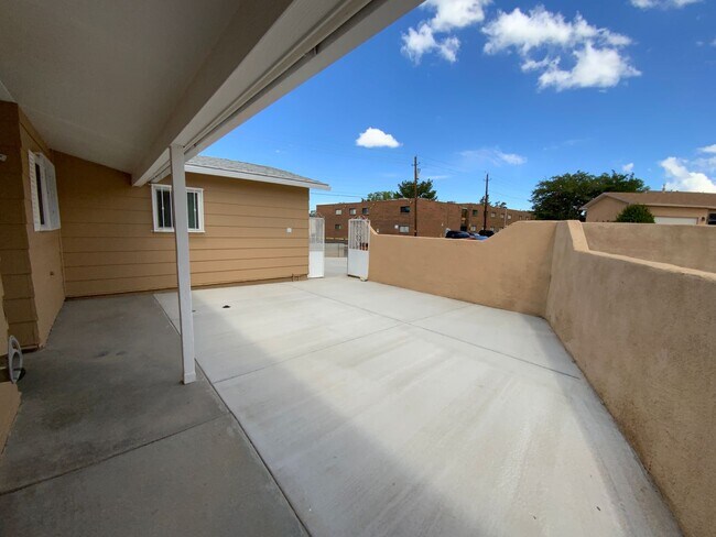 Building Photo - 4 Bedroom Single Story Home Available Near Tramway Blvd NE & Lomas Blvd NE!