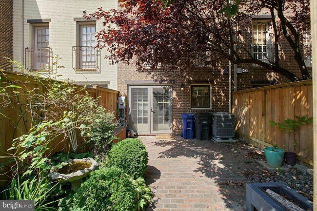 Building Photo - 1225 Michigan Ct