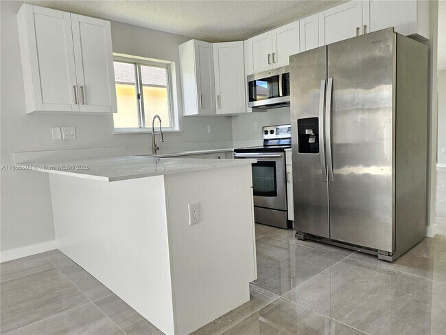 Building Photo - 16165 SW 139th Ave
