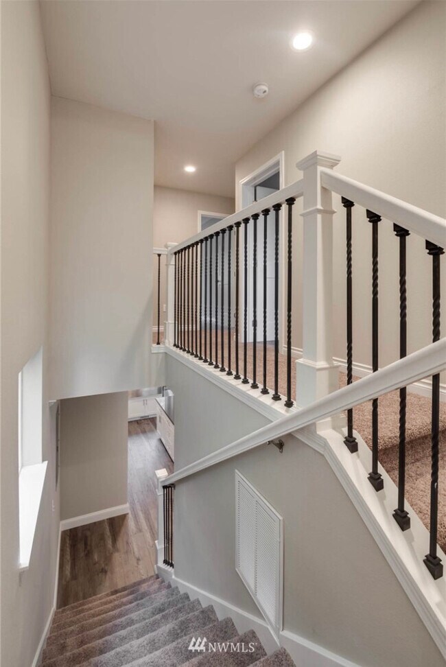 Building Photo - 311 Taylor Ave NW