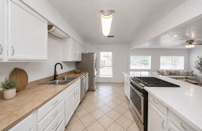 Building Photo - 7414 Battlewood Dr