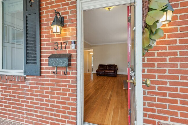 Building Photo - 317 W College Terrace