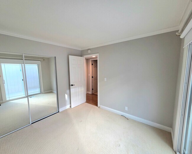 Building Photo - Spacious 3 bedroom 2 bath townhome for rent in Crow Canyon Country Club