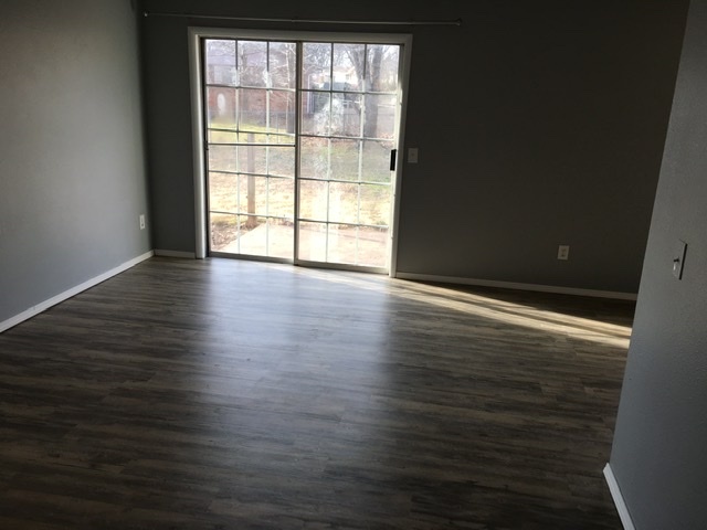 Living room - 910 S East Ave