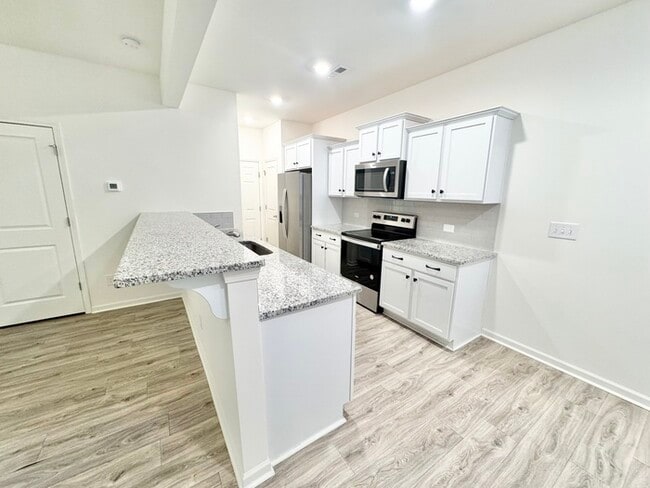 Building Photo - Three bedroom 2 1/2 bath near the I 40 and the I 77