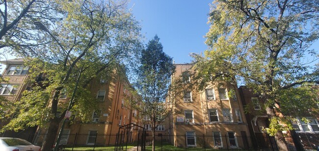 Primary Photo - 4824 N Avers Ave