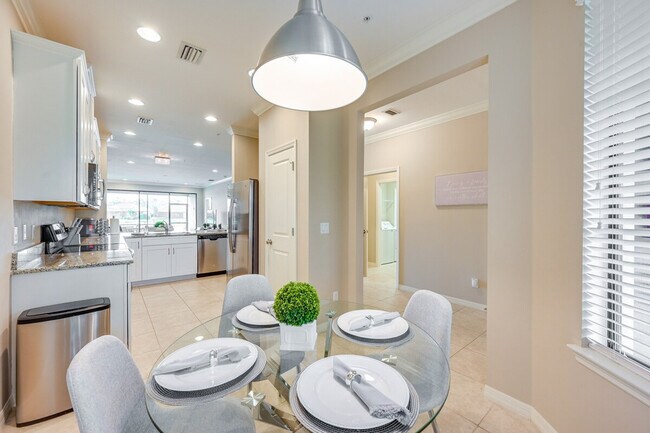 Building Photo - 9413 Terresina Dr