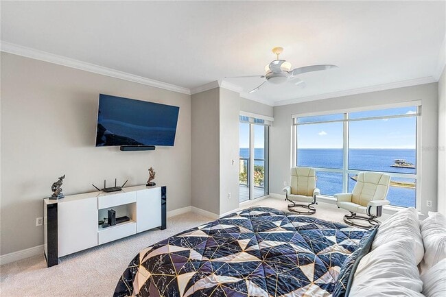 Building Photo - 400 Beach Dr NE