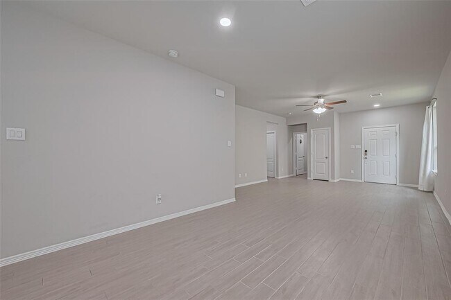 Building Photo - 24742 Russet Bluff Trl