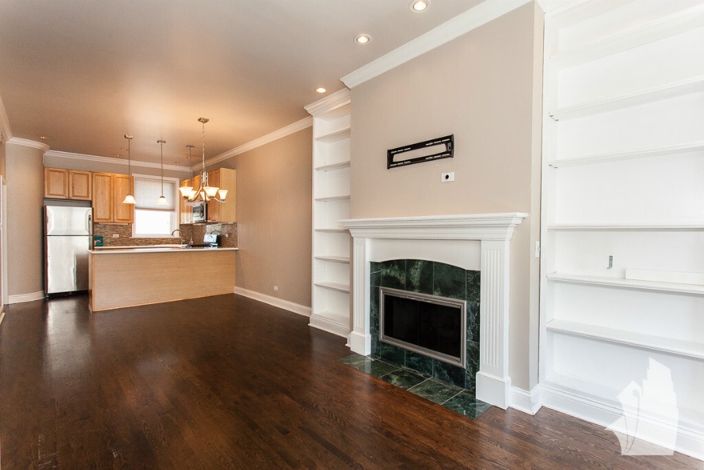 Building Photo - 3852 N Southport Ave