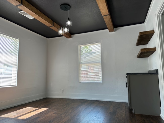 Building Photo - 1320 N 4th Ave