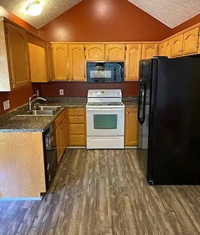 Building Photo - Charming 3-Bedroom Home with 2 Full Baths ...