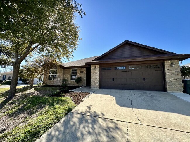 Building Photo - AVAILABLE NOW!