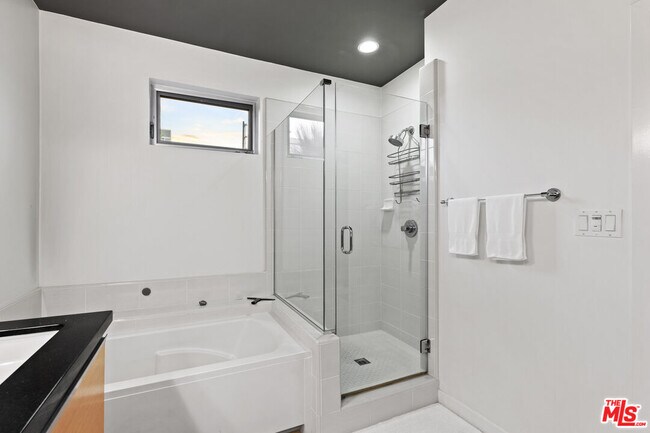 Building Photo - 310 Washington Blvd