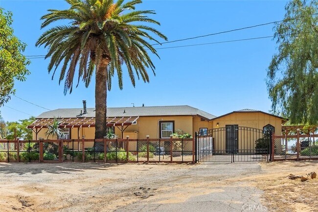 Building Photo - 1716 Cedar St