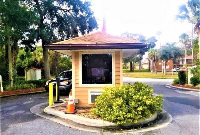 Building Photo - Gorgeous condo in the beautiful Preserves ...
