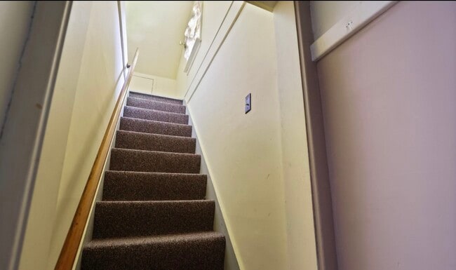 Building Photo - 2207 W Genesee Ave