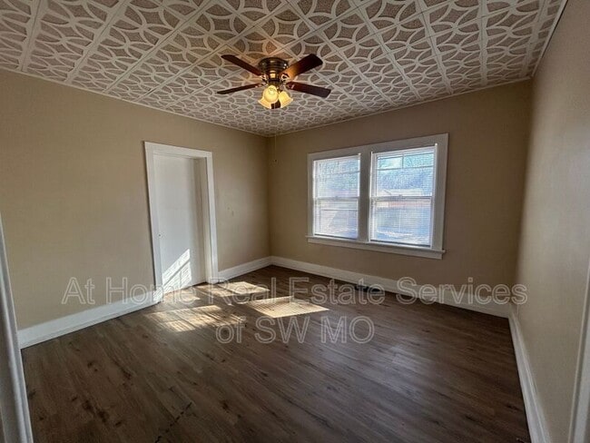 Building Photo - 1040 S Ferguson Ave