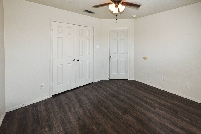 Building Photo - 2305 Riley Dr