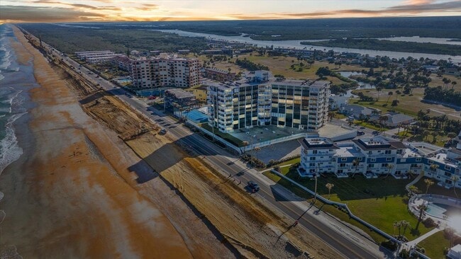 Building Photo - 3580 S Ocean Shore Blvd