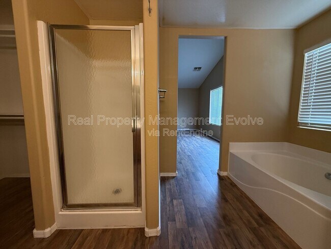 Building Photo - 1526 S 217th Dr