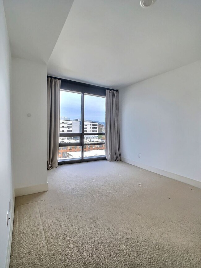 Building Photo - Beautiful 1 Bedroom/1 Bathroom Condo at The 88