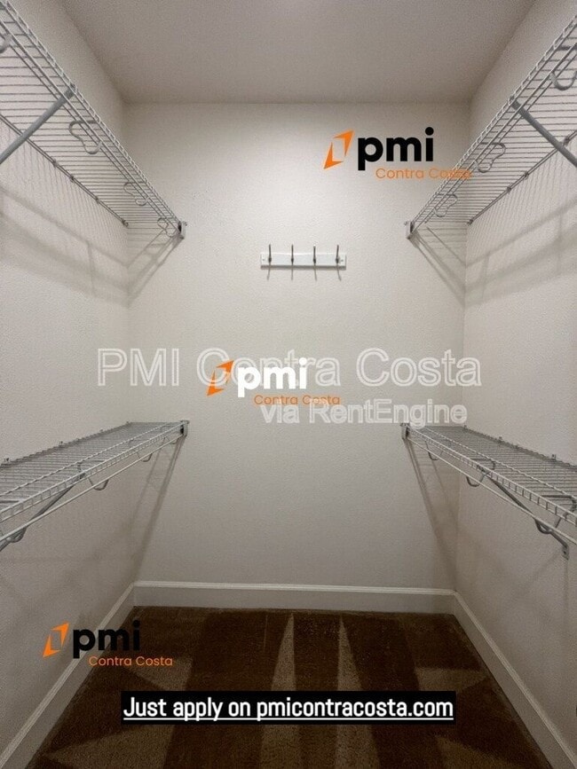 Building Photo - 5217 S Esprit Loop