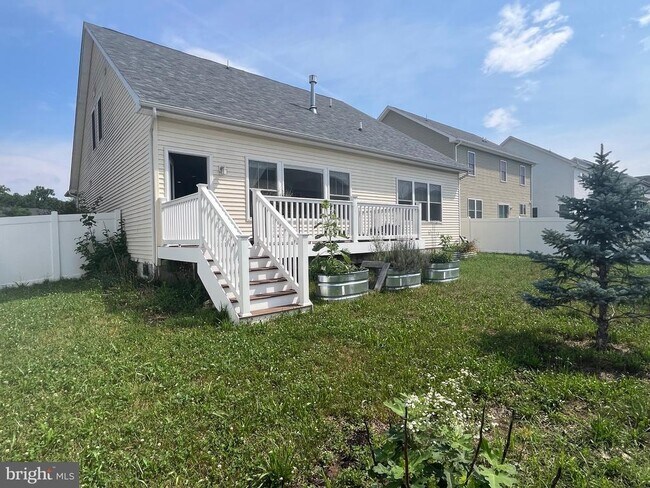 Building Photo - 1705 Willard Way