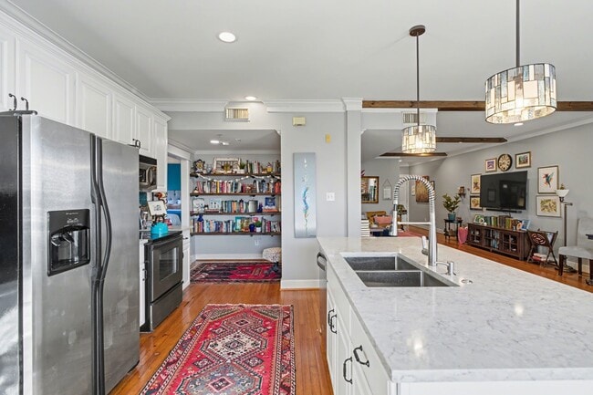 Building Photo - 215 W Norma St