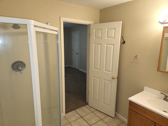 Building Photo - 930 Fremont St