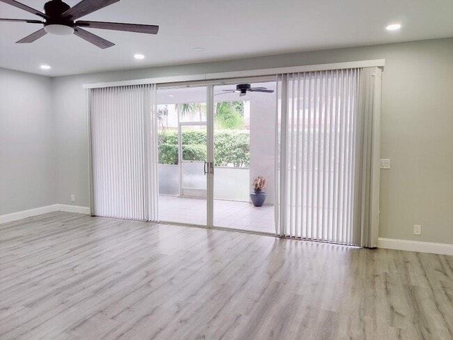 Building Photo - 6815 Via Regina