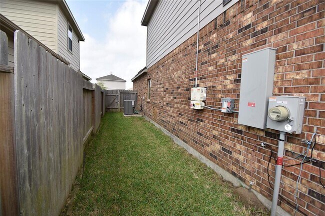 Building Photo - 2210 Harvey Brown School Dr